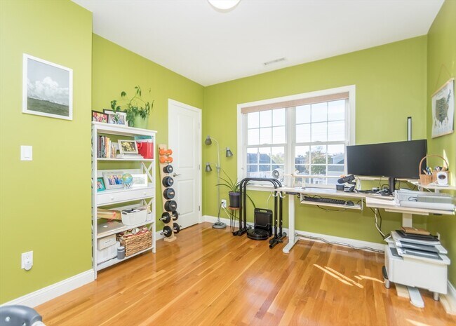 Building Photo - 199 Broadway