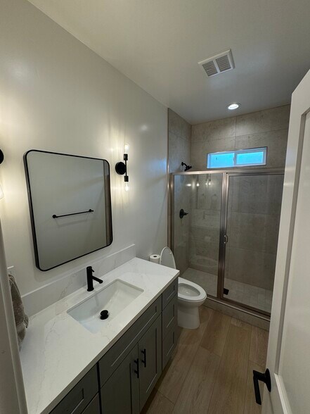Building Photo - 215 Burkhill Ln