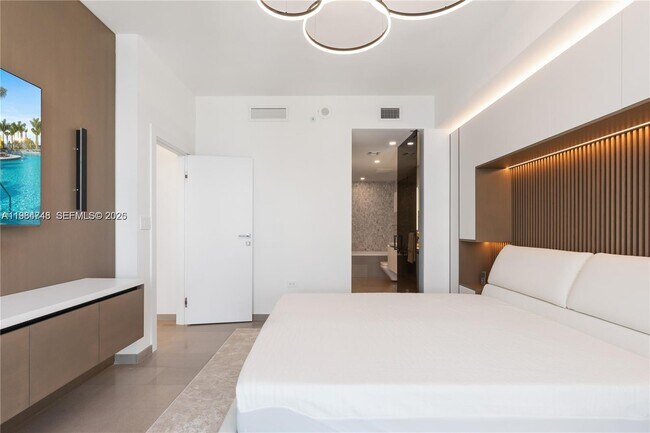 Building Photo - 88 SW 7th St