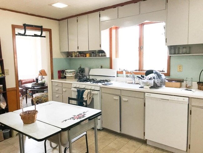 Building Photo - 103 E Spencer St