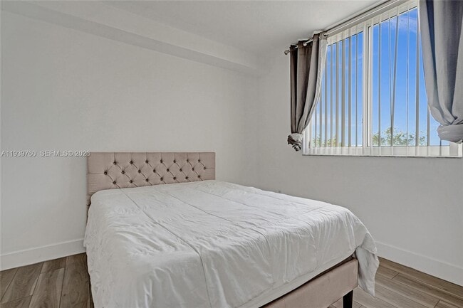 Building Photo - 2775 NE 187th St