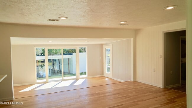 Building Photo - 3702 Rollins Dr