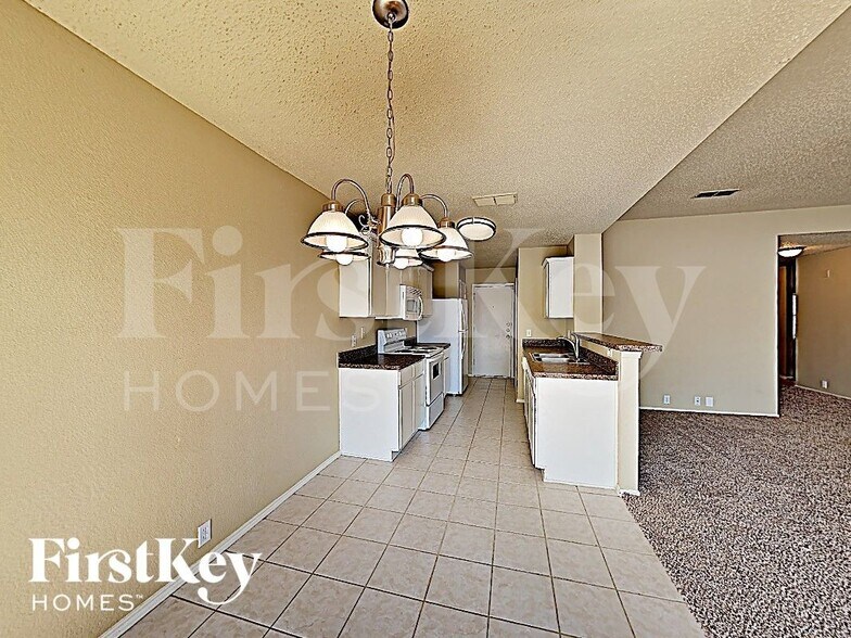 Building Photo - 208 Amber Ridge Dr