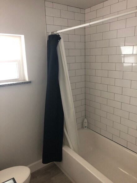 Shower - 10 E King St
