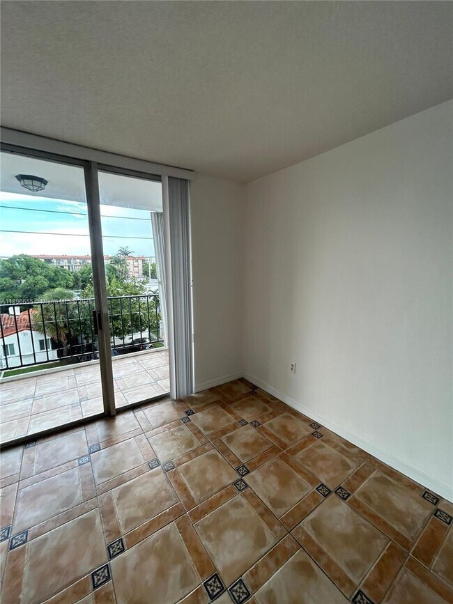 Building Photo - 7850 Byron Ave