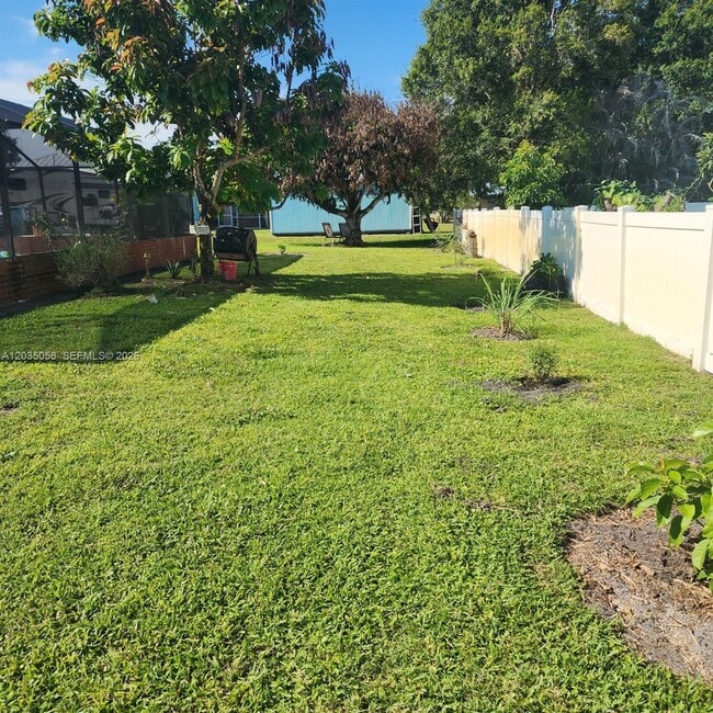 Building Photo - 6101 Palmetto Dr