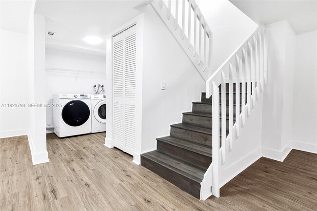 Building Photo - 4059 Palm Bay Cir