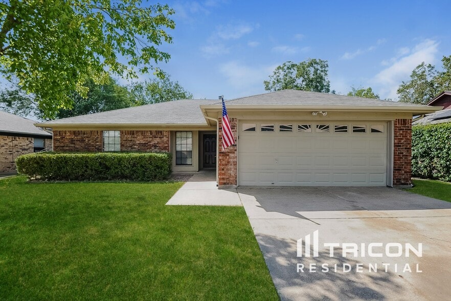 Primary Photo - 537 Greenway Dr