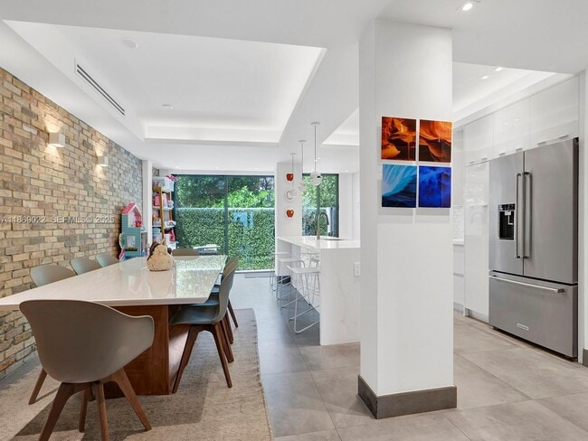 Building Photo - 201 Crandon Blvd