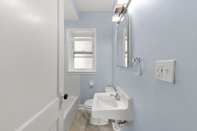 Building Photo - 9118 Lincoln Ave