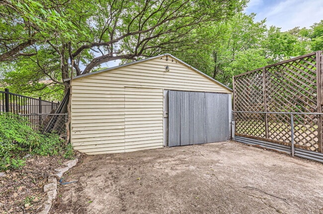 Building Photo - 3002 Lafayette Ave