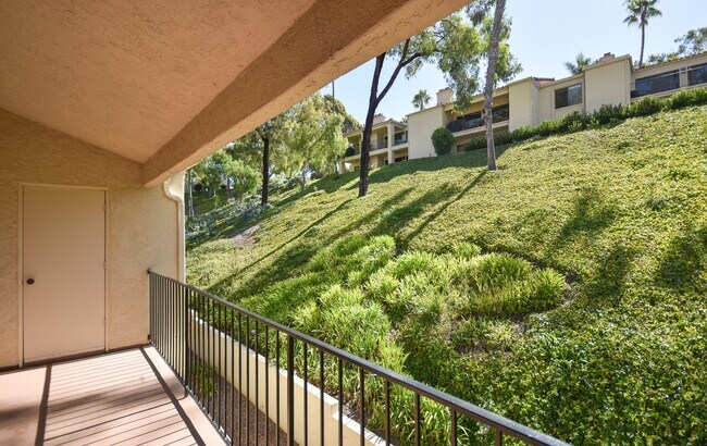 Building Photo - Cozy Upstairs Unit with Greenbelt View!