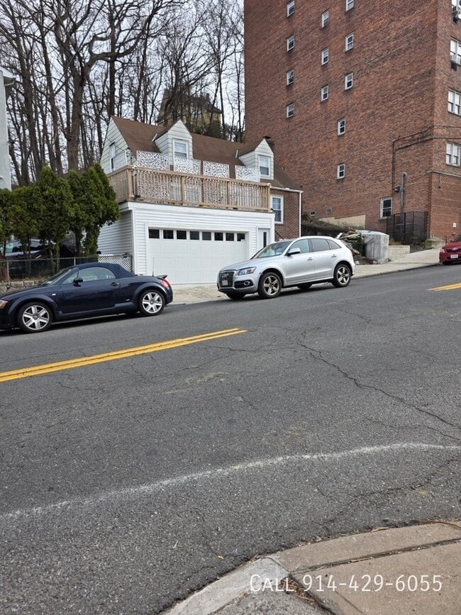 Building Photo - 609 Van Cortlandt Park Ave