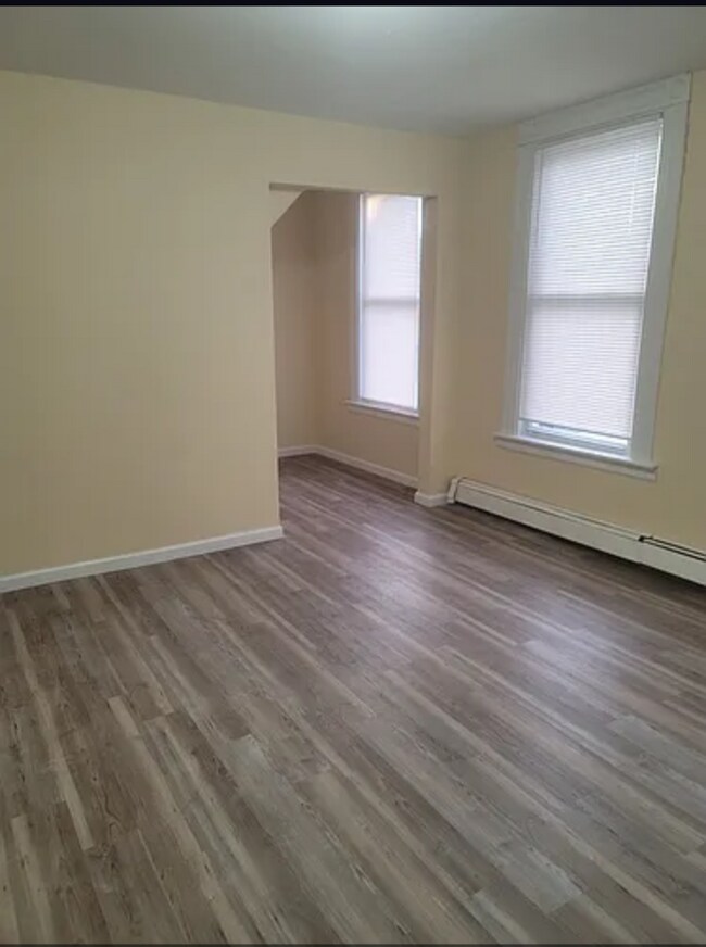 Building Photo - 357 Poplar St