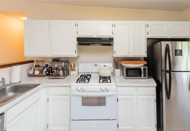 Building Photo - 102 Ward St