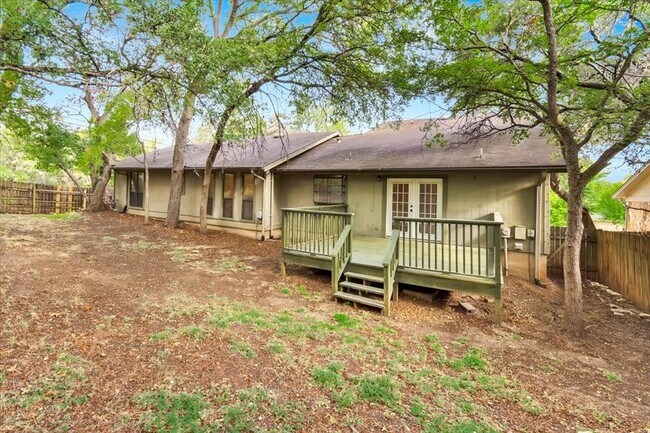 Building Photo - 2015 Mistywood Dr