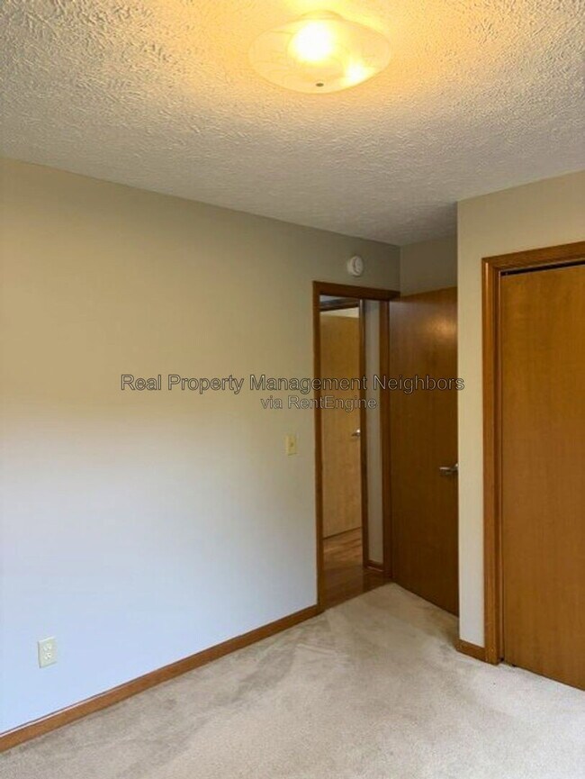 Building Photo - 1662 Klaver St SW