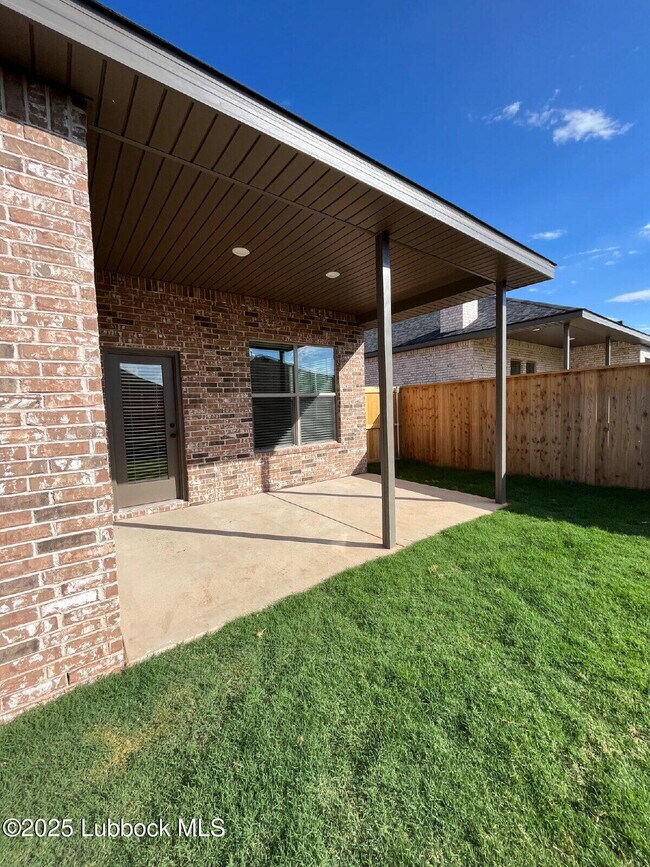Building Photo - 10502 Aberdeen Ave