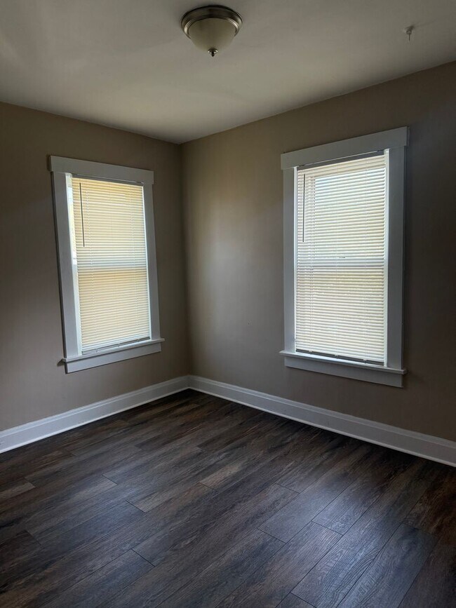 Building Photo - 823 Pine St