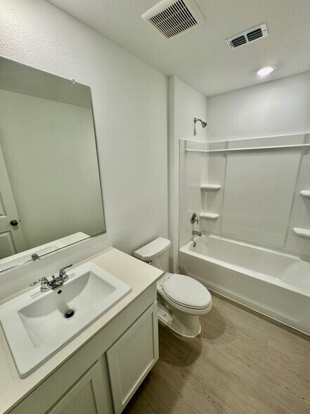 Building Photo - 1104 Barbary Fields St