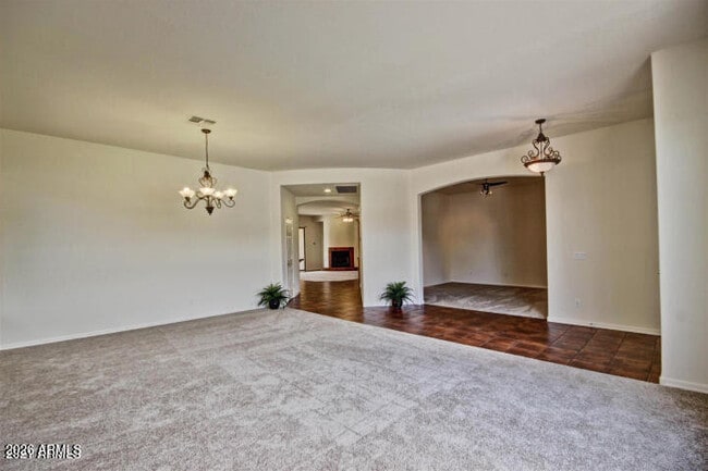 Building Photo - 1021 W Horseshoe Ave