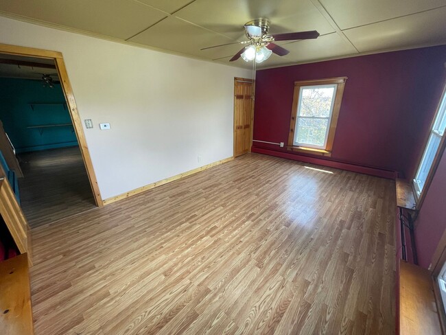 Building Photo - Colorful, eclectic 3-bedroom house in Pitt...