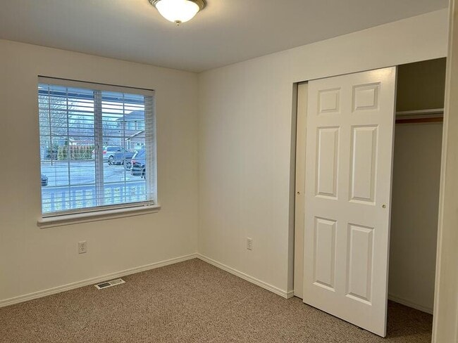 Building Photo - 6471 Portal Manor Dr