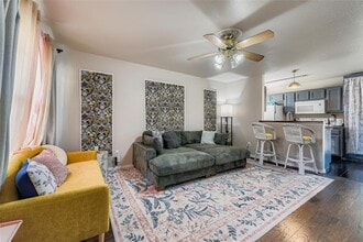 Building Photo - 930 Panorama Dr