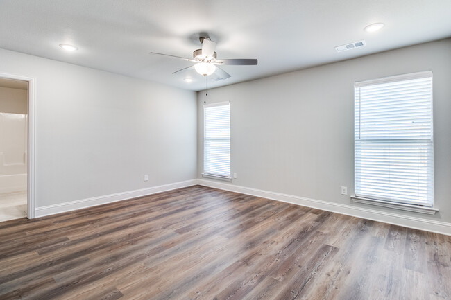 Building Photo - 2815 Orchid Dr