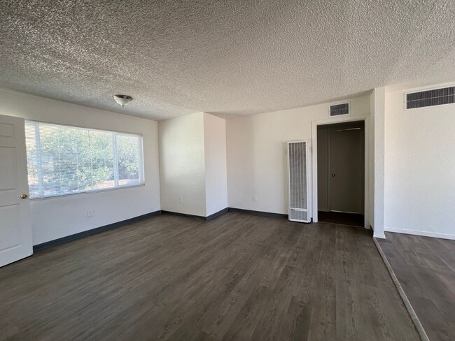 Building Photo - 3 Bedroom 1 bathroom House located near a Schools, Community Park and Public Swimming Pool.