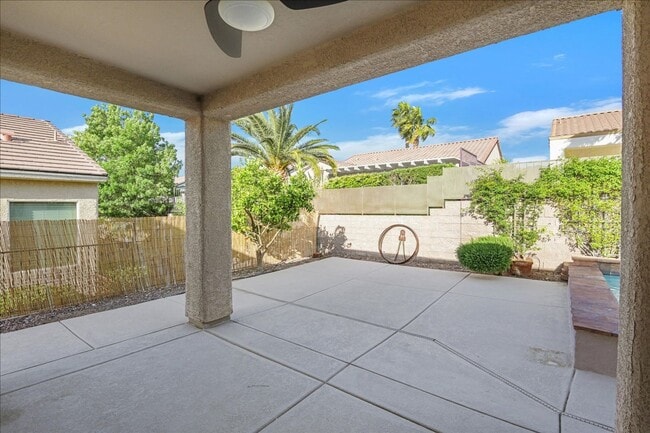 Building Photo - Rental Home with Large Pool