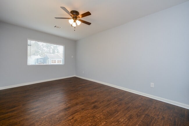 Building Photo - 51 Harbour Row Dr