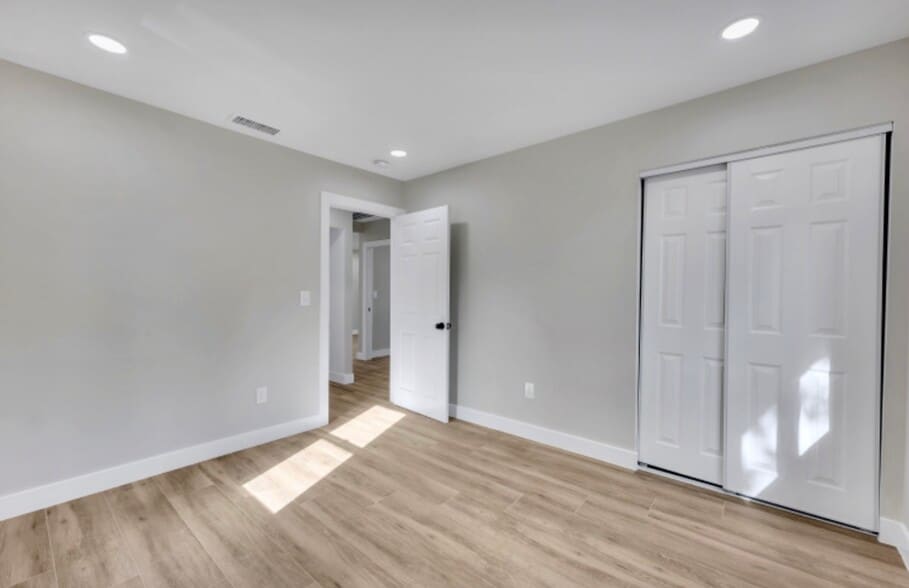 Building Photo - 1223 N Ave 45