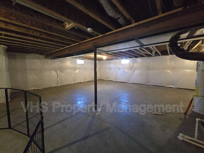 Building Photo - 609 Clover Ln