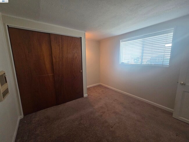 Building Photo - 3851 Vineyard Ave