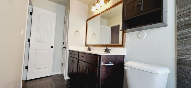 Building Photo - Stunning 4 bedroom, 2 bath home in East El Paso!