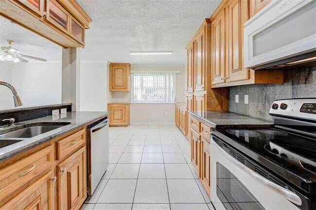 Building Photo - 12028 Mighty Oak Dr