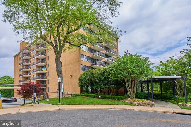 Primary Photo - 2030 N Adams St
