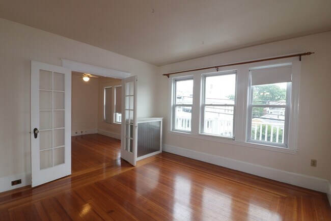 Building Photo - 55 Thorndike St
