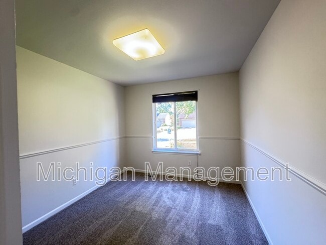 Building Photo - 173 Algansee Dr