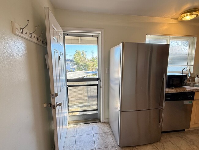 Building Photo - 1265-1271 Parkington Ave