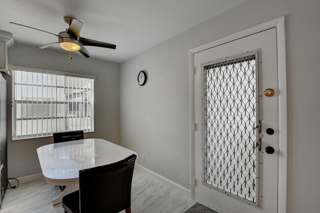 Building Photo - 998 Normandy Trail