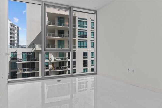 Building Photo - 300 Biscayne Blvd Way