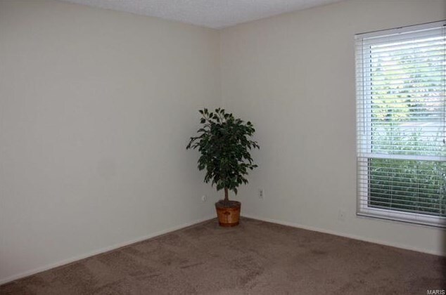 Building Photo - 444 N Clay Ave