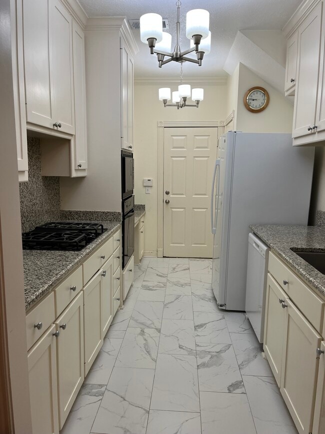 Building Photo - 6855 Bellgreen Dr