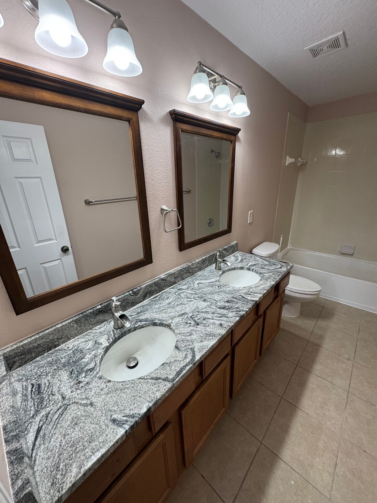 Building Photo - 1034 N Black Cherry Dr