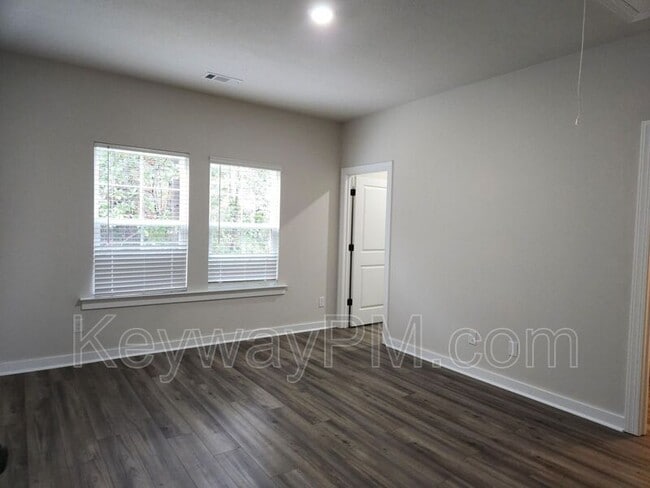 Building Photo - 114 Conifer Dr