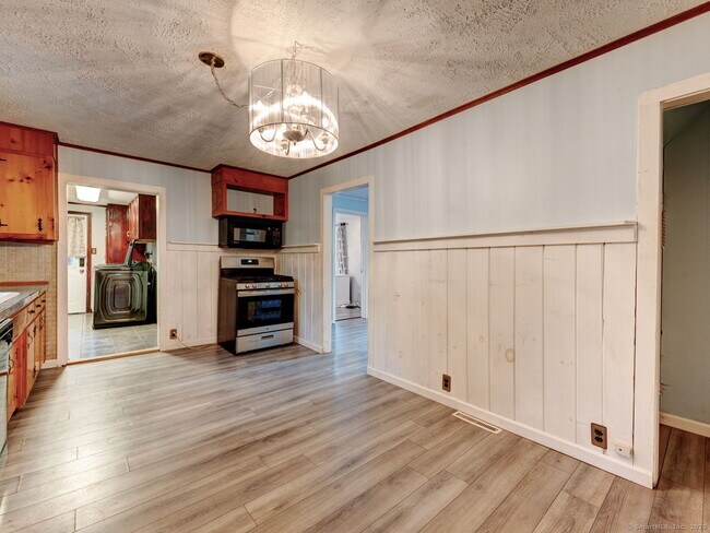 Building Photo - 416 Jerusalem Rd