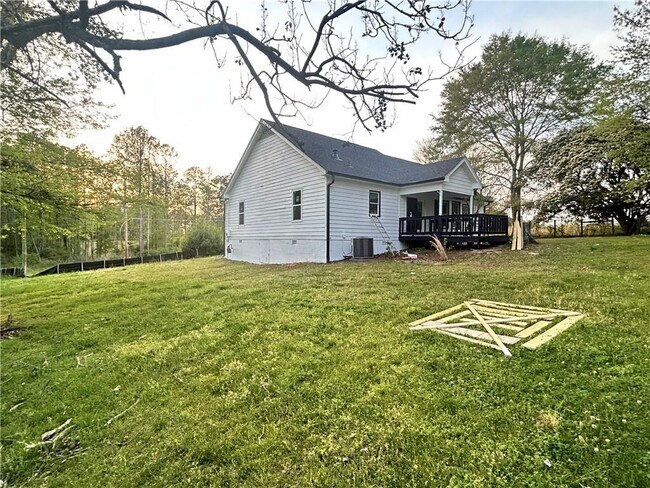 Building Photo - 3590 Chamblee Gap Rd