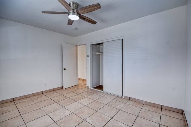 Building Photo - Two Bedroom condo in Pacific Beach